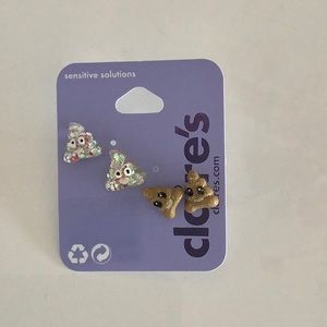 Poop emoji sparkling stud earrings 2 pairs rainbow iridescent / brown sparkling